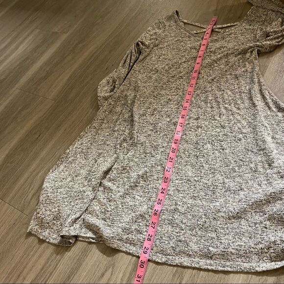 Olivia Rae grey flared tunic with criss cross open back sized medium - Picture 8 of 8